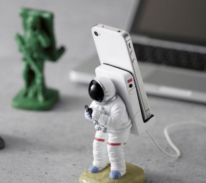 Astronaut Smartphone Holder